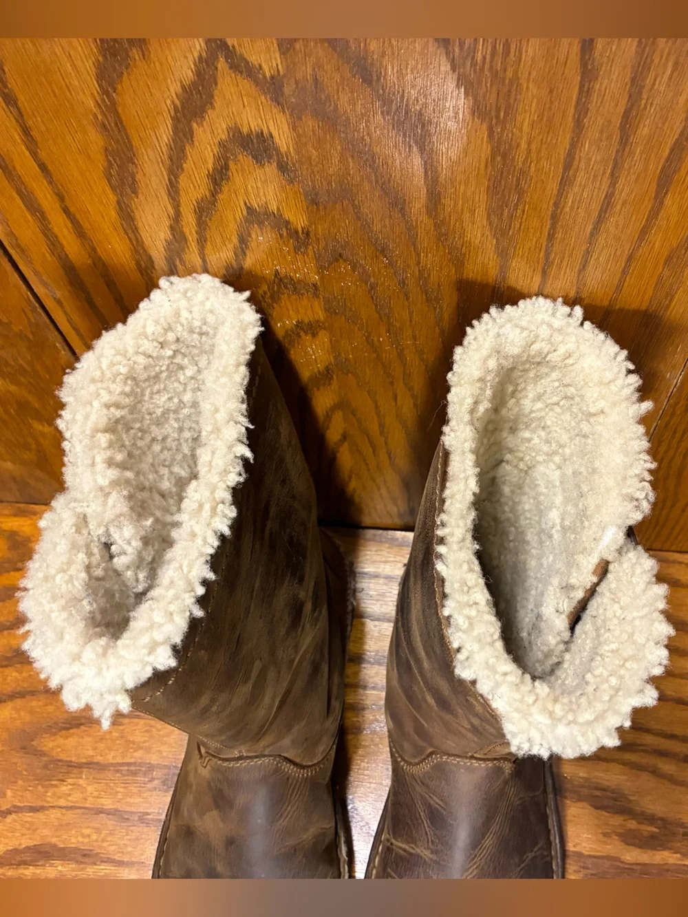 UGG Kona 5156 Leather Sheepskin Toggle Winter Boots Brown Women’s 9